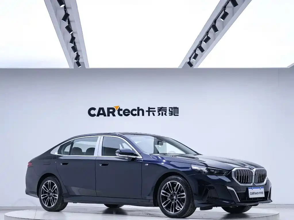 BMW 5 Series — миниатюра 4