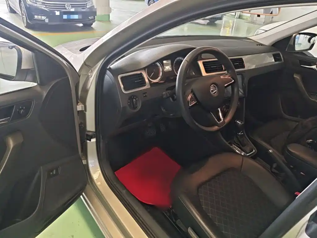 Skoda Rapid — миниатюра 16