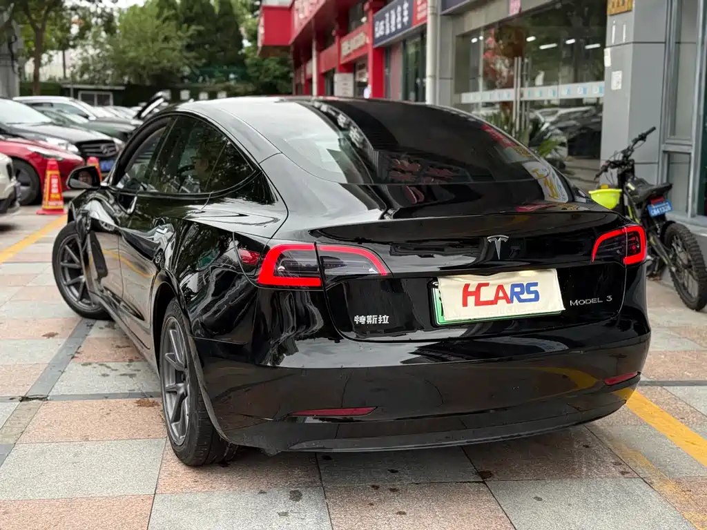 Tesla Model 3 — миниатюра 3