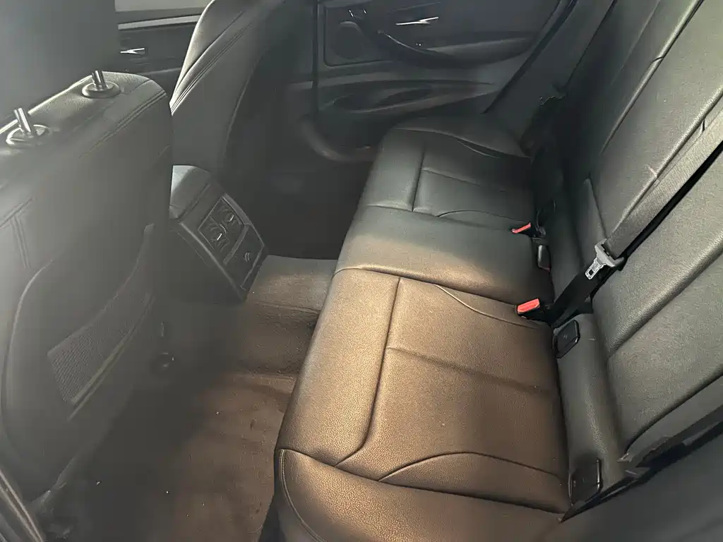 BMW 3 Series GT 320i Fashion Type, фото 8