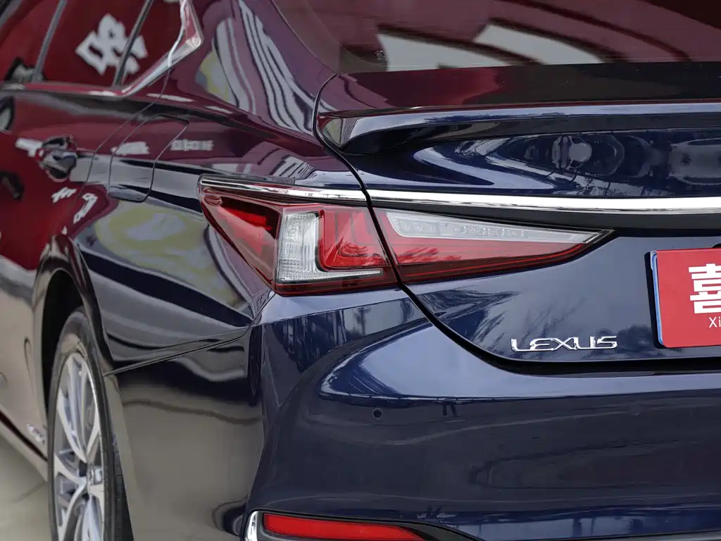 Lexus ES 2021 300h
