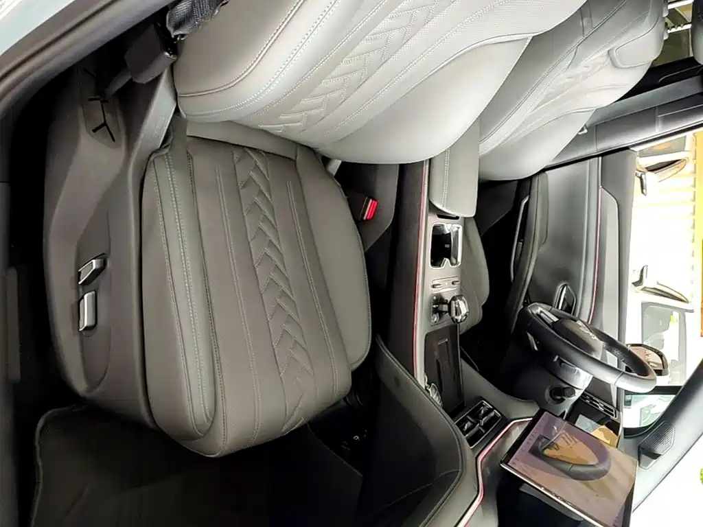 BYD L DM-i — миниатюра 25