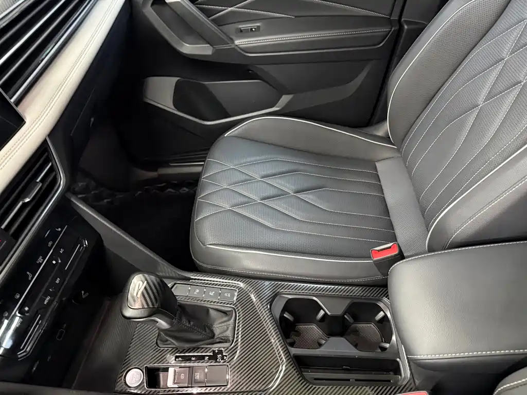 Volkswagen Tiguan L L 2022 330TSI AT R-Line