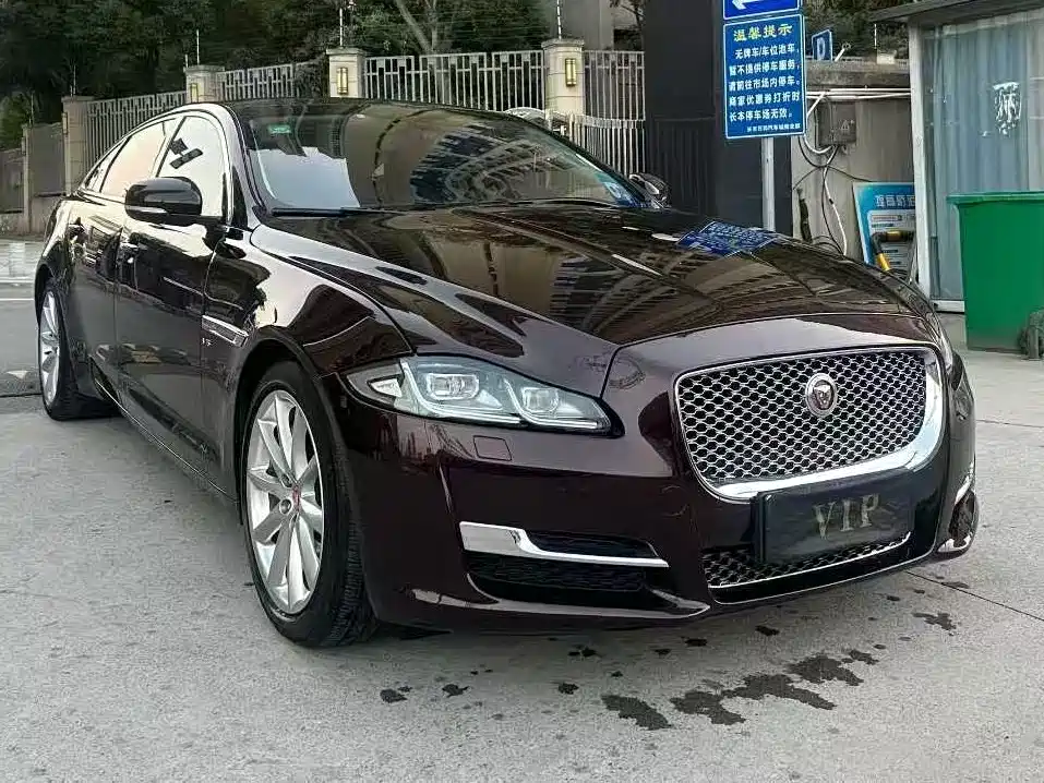 JAGUAR XJ