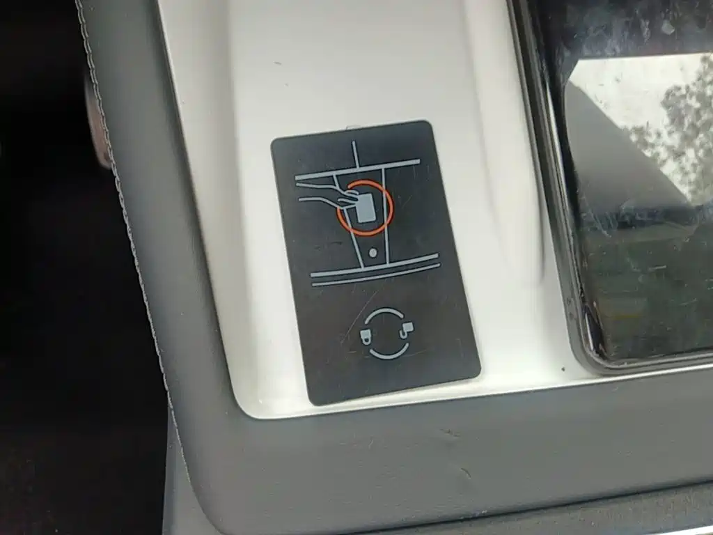 Tesla Model 3 — миниатюра 9