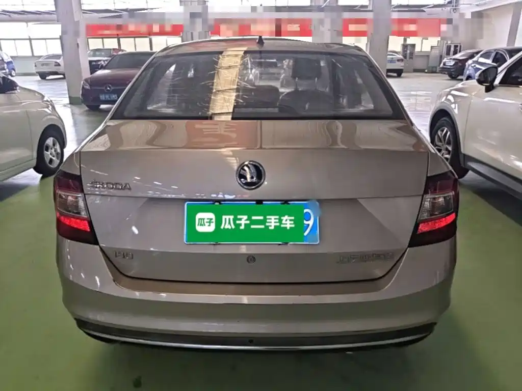 Skoda Rapid — миниатюра 6