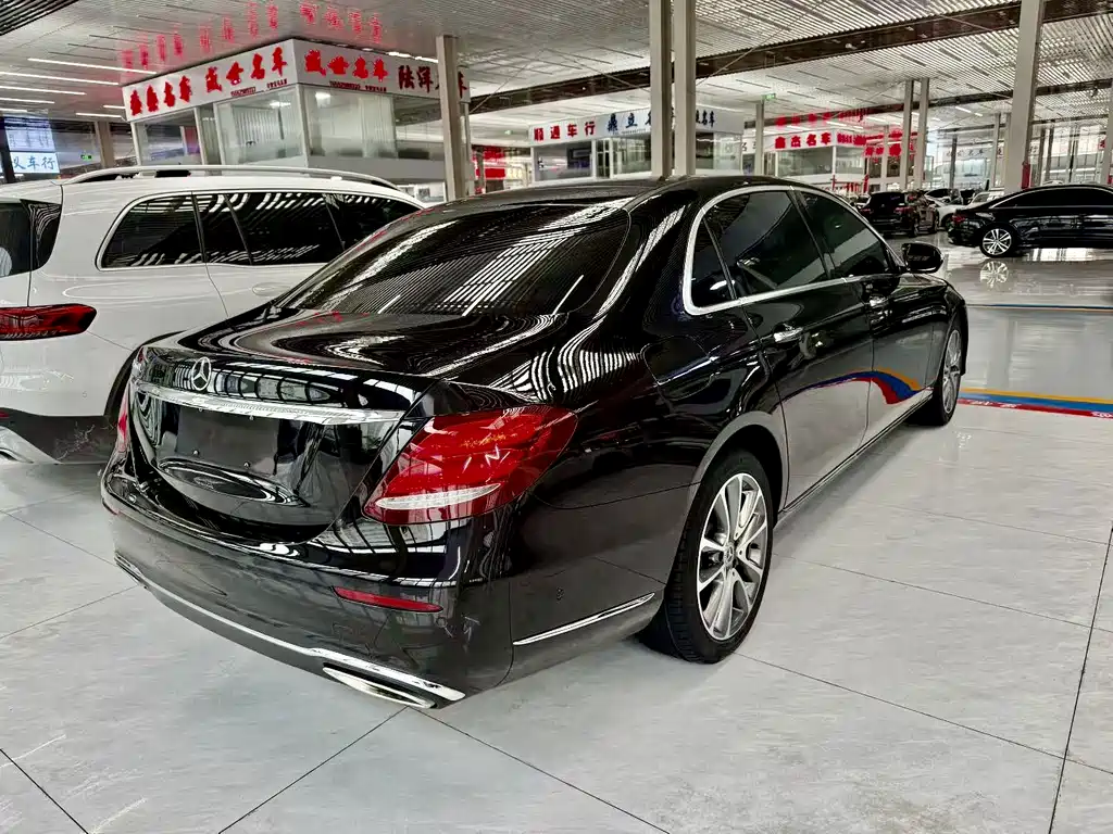 MERCEDES-BENZ E CLASS