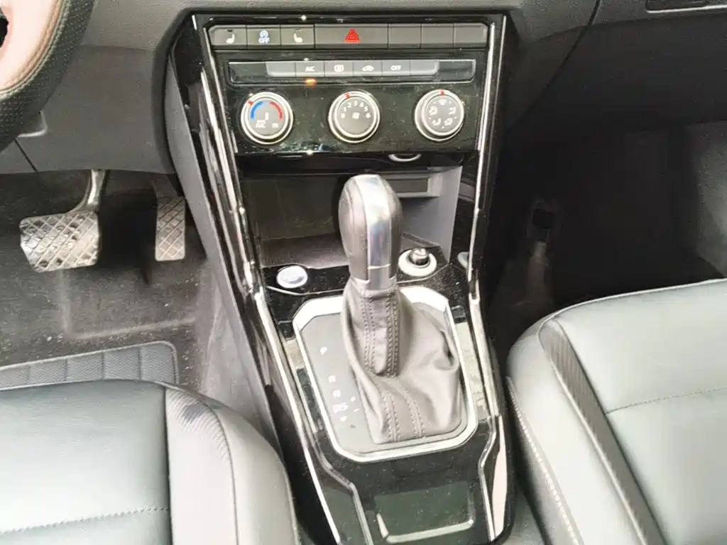 Volkswagen T-Roc — миниатюра 14