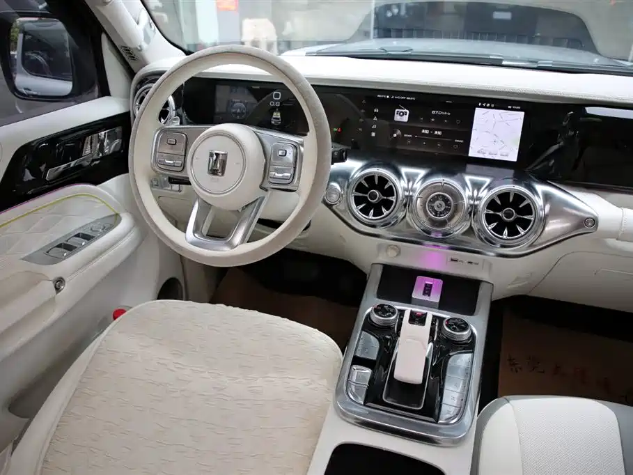 TANK CO CREATION TANK 300