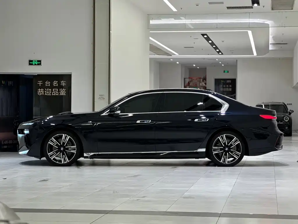 BMW i7 — миниатюра 4