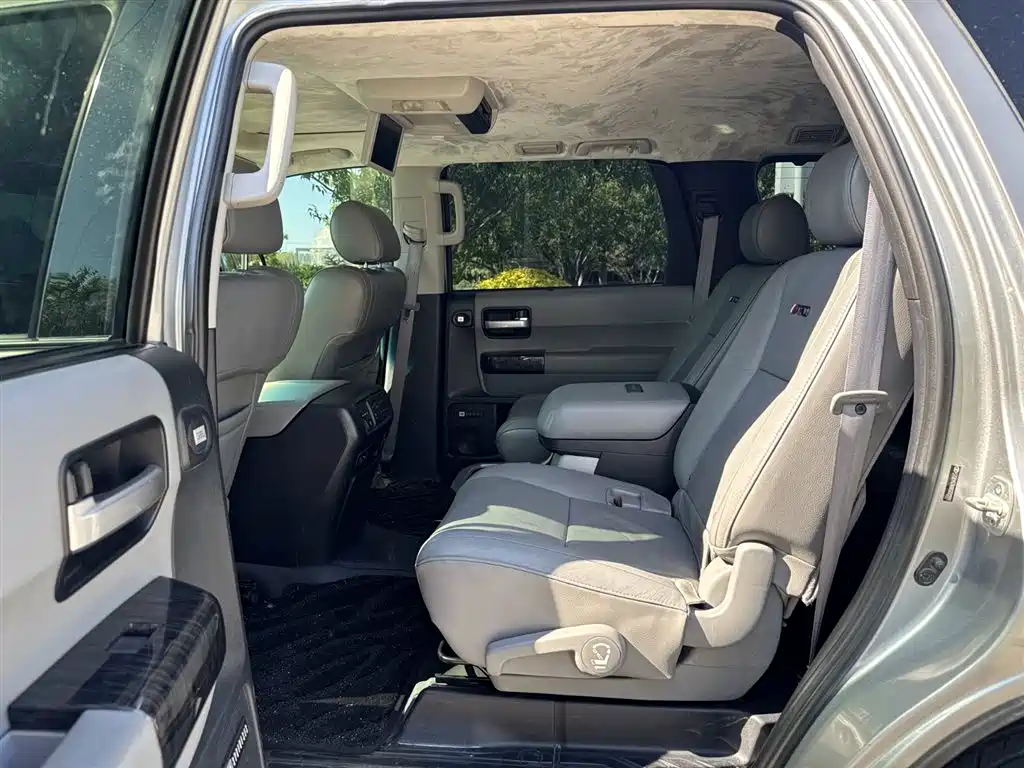 Toyota Sequoia 2014 5.7L AT