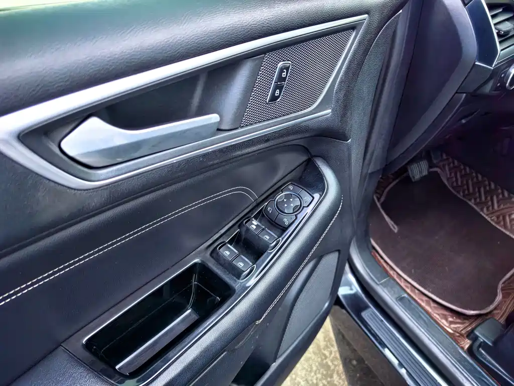 Ford Edge — миниатюра 8