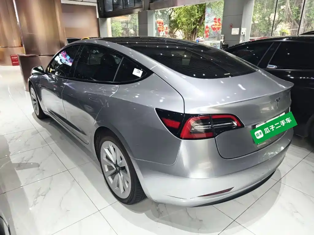 Tesla Model 3 — миниатюра 5