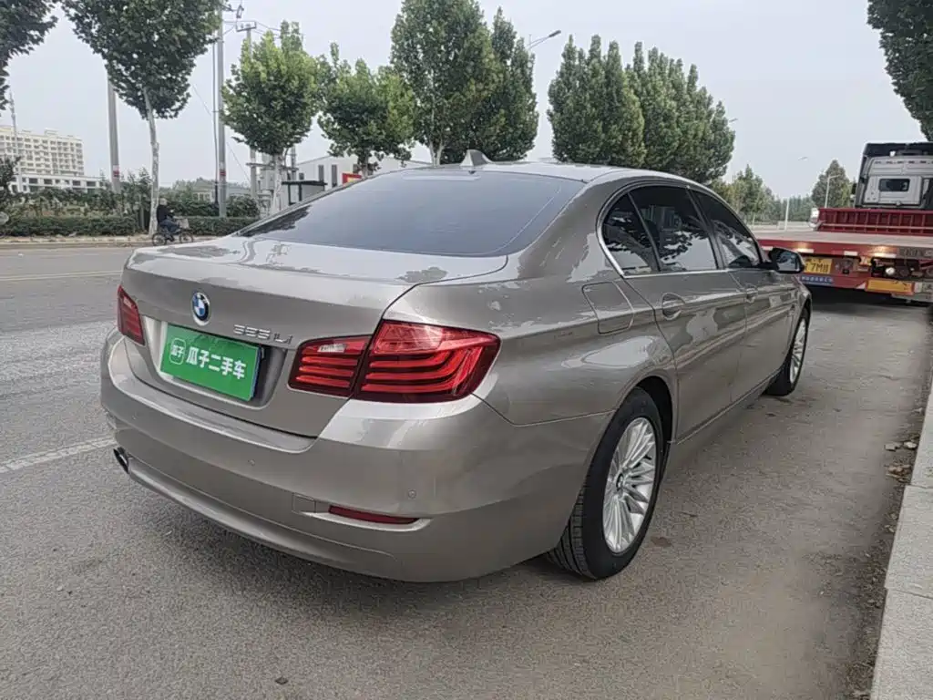 BMW 5 Series — миниатюра 7