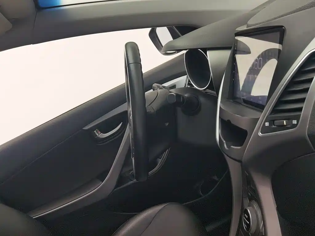 Hyundai Elantra Langdong — миниатюра 22
