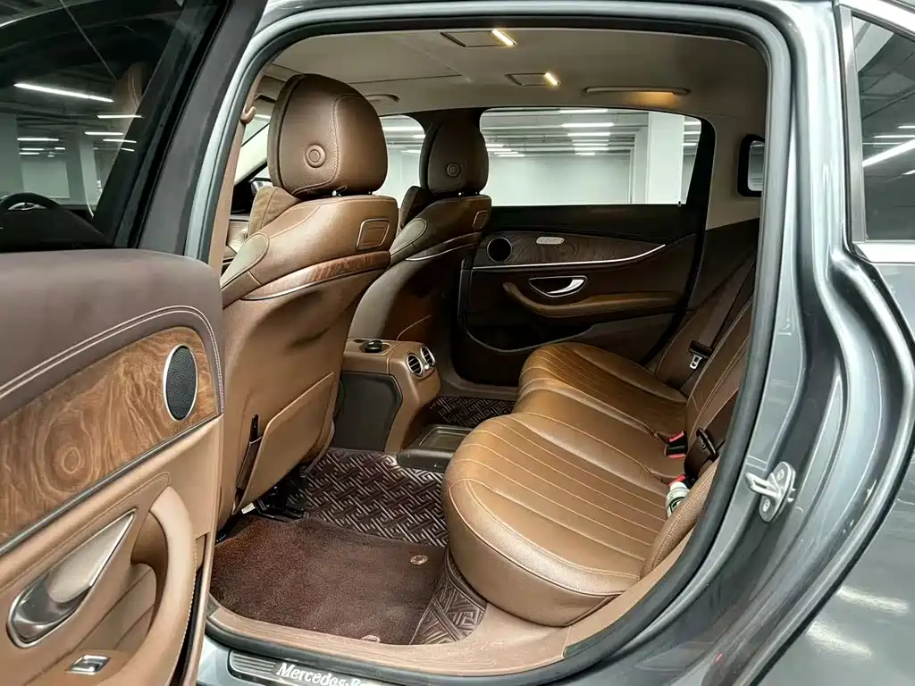 Mercedes-Benz E-Class — миниатюра 7