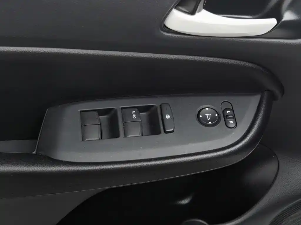 Honda Fit — миниатюра 9
