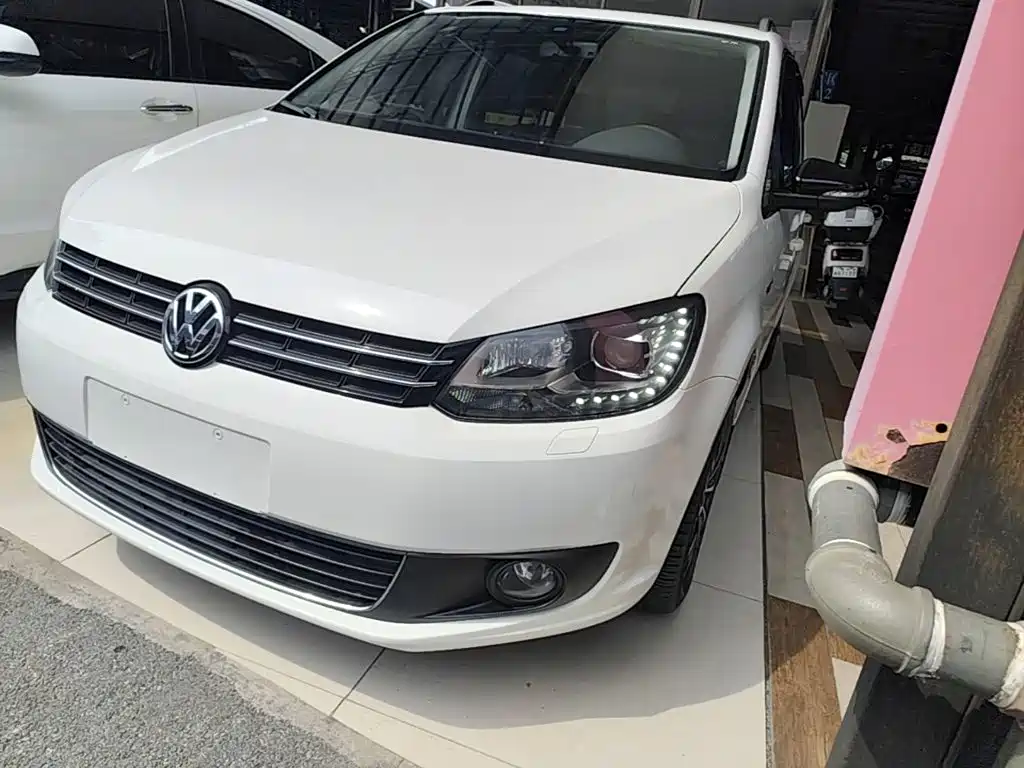 Volkswagen Touran — миниатюра 2