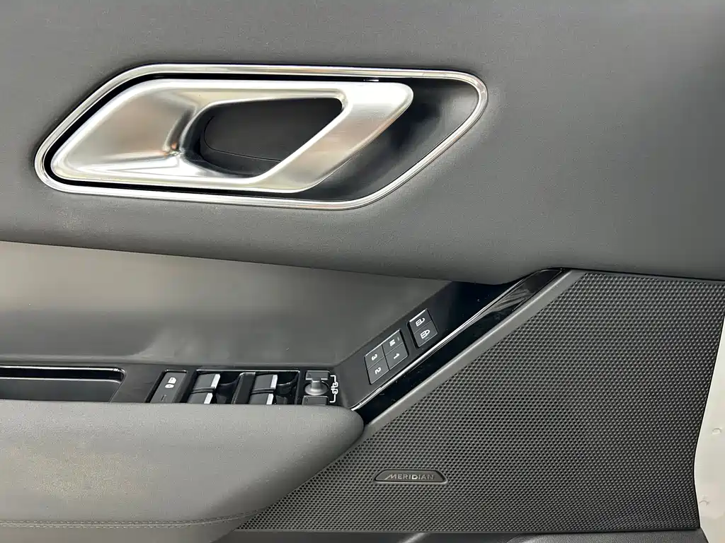 Land Rover Velar — миниатюра 18