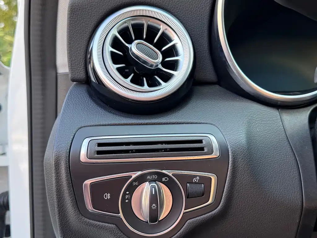 Mercedes-Benz C-Class — миниатюра 9
