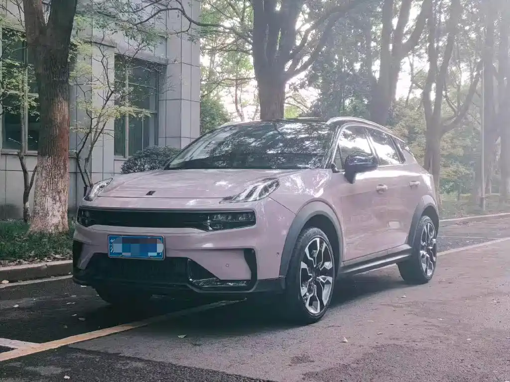 Lynk & Co 06