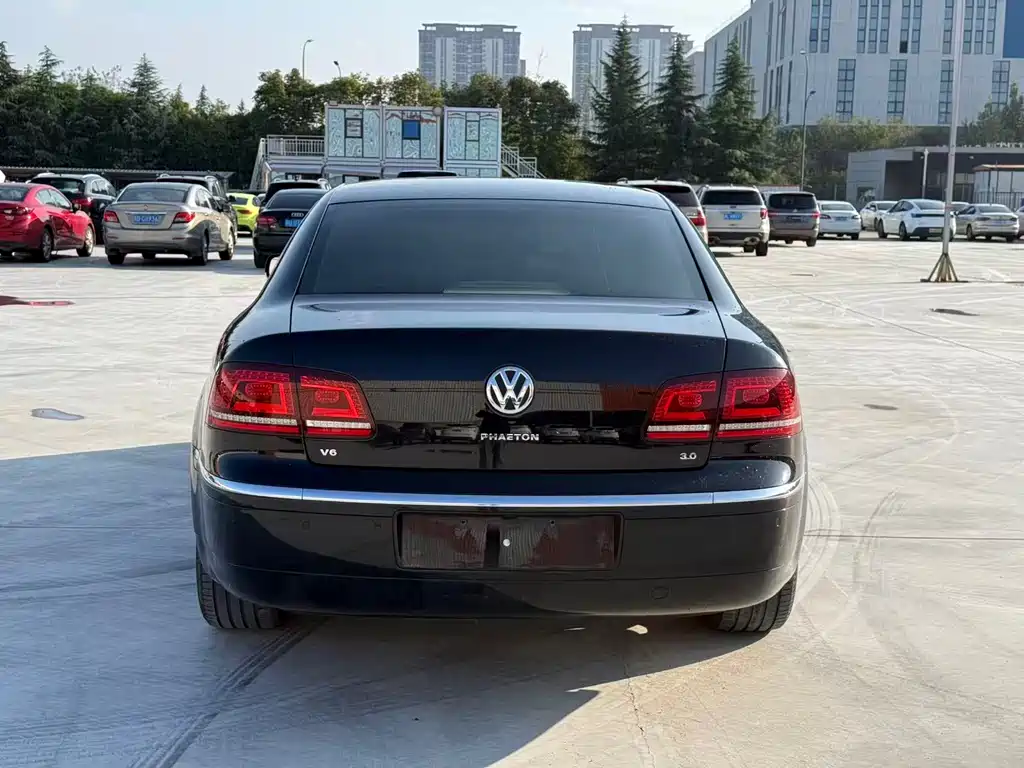 VOLKSWAGEN PHAETON
