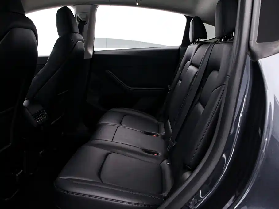 Tesla Model Y — миниатюра 14