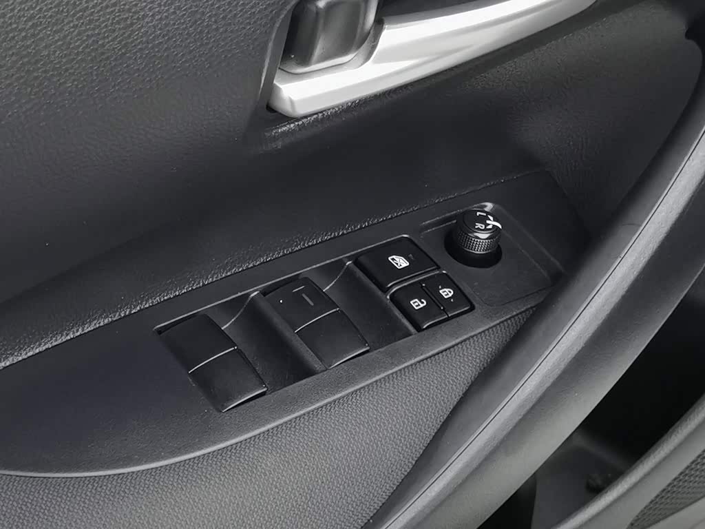 Toyota Corolla 1.2 л 2023 г. Белый, пробег 18500 км
