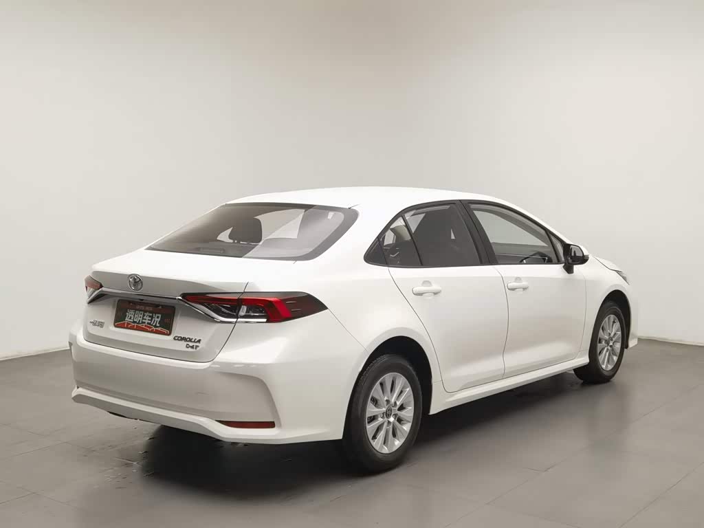 Toyota Corolla 1.2 л 2023 г. Белый, пробег 18500 км