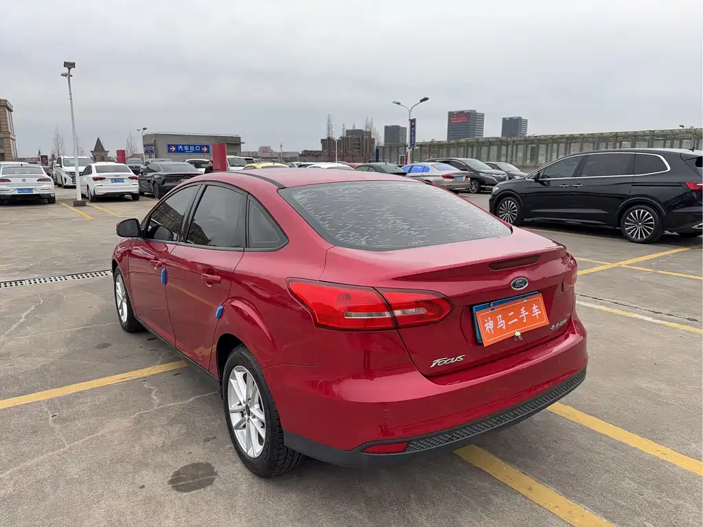Ford Focus 2015 1.6L AT