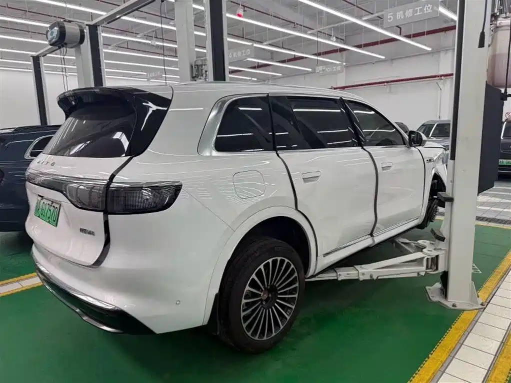 Aito M8 2025 Ultra 53.4kWh 6 мест (192 )