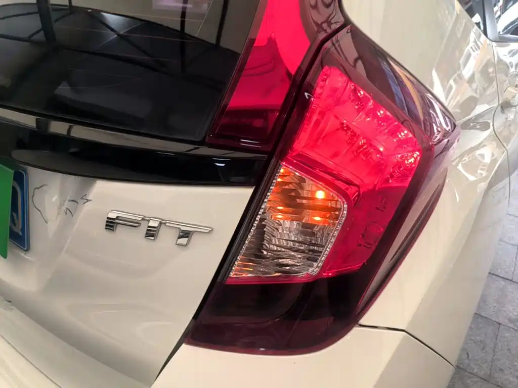 Honda Fit — миниатюра 8