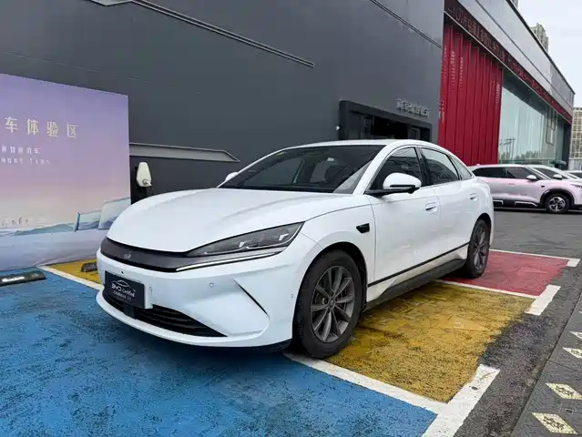 2025 BYD Qin