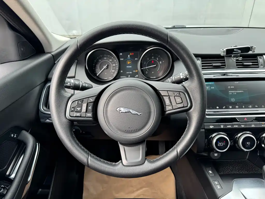 Jaguar E-PACE — миниатюра 16