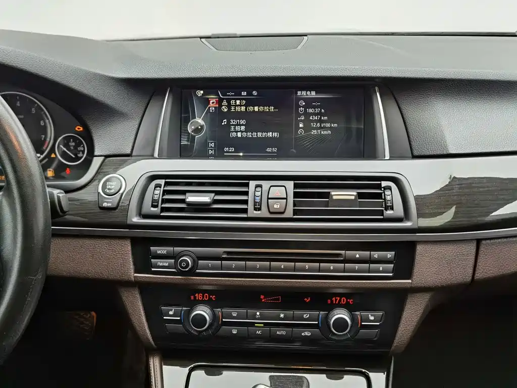 BMW 5 Series — миниатюра 12