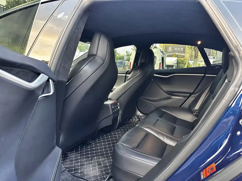 Tesla Model S — миниатюра 10