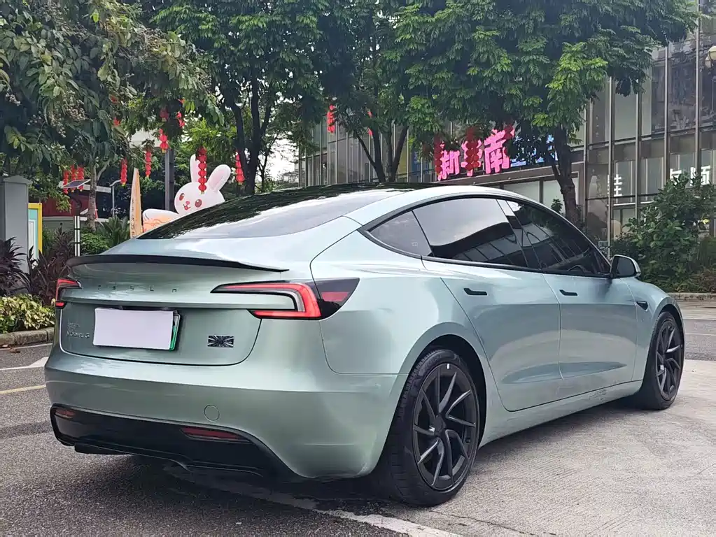 Tesla Model 3 — миниатюра 6