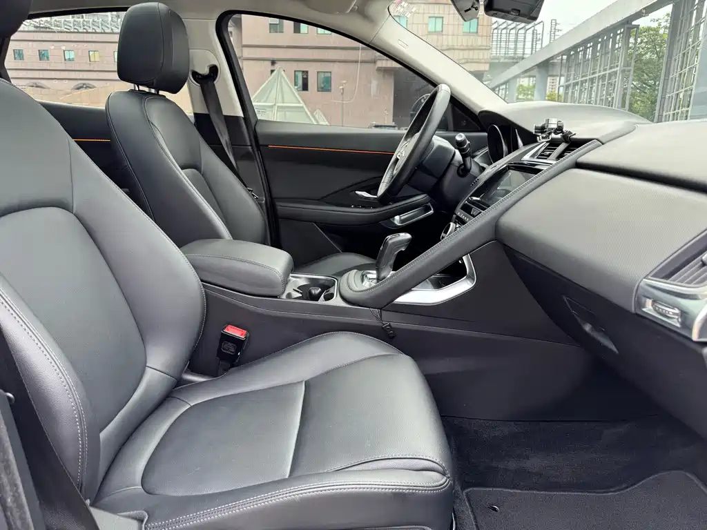 Jaguar E-PACE — миниатюра 12