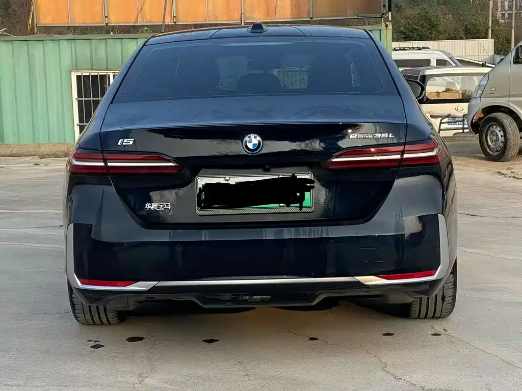 BMW I5