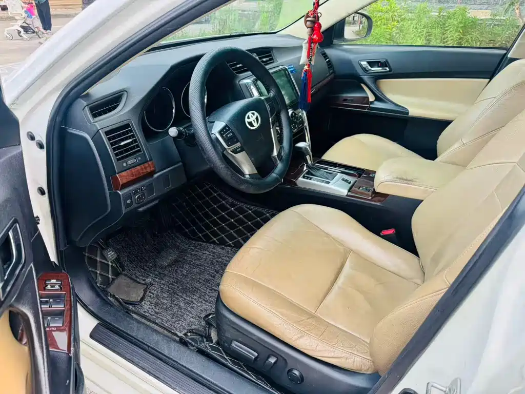 Toyota Reiz — миниатюра 4