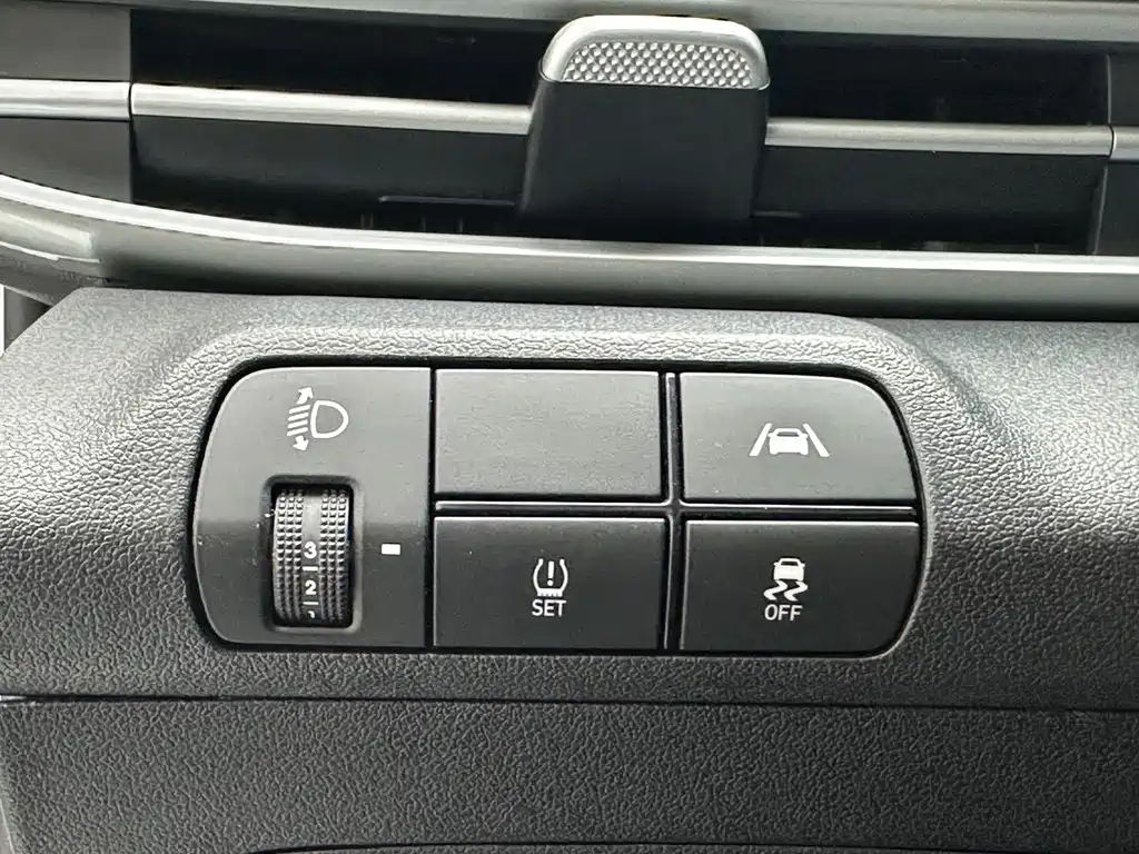 Hyundai Elantra — миниатюра 10