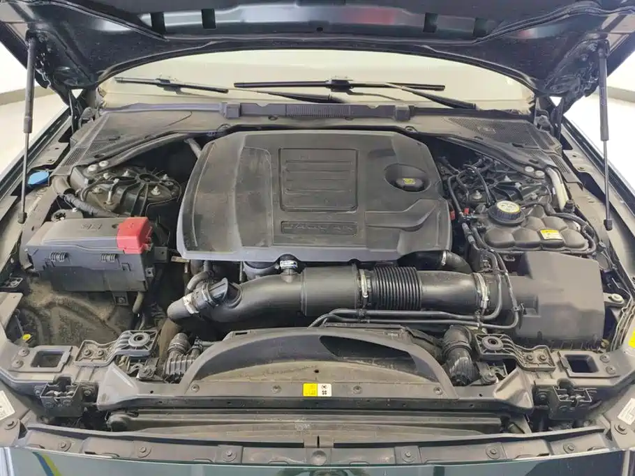 Jaguar XFL — миниатюра 10