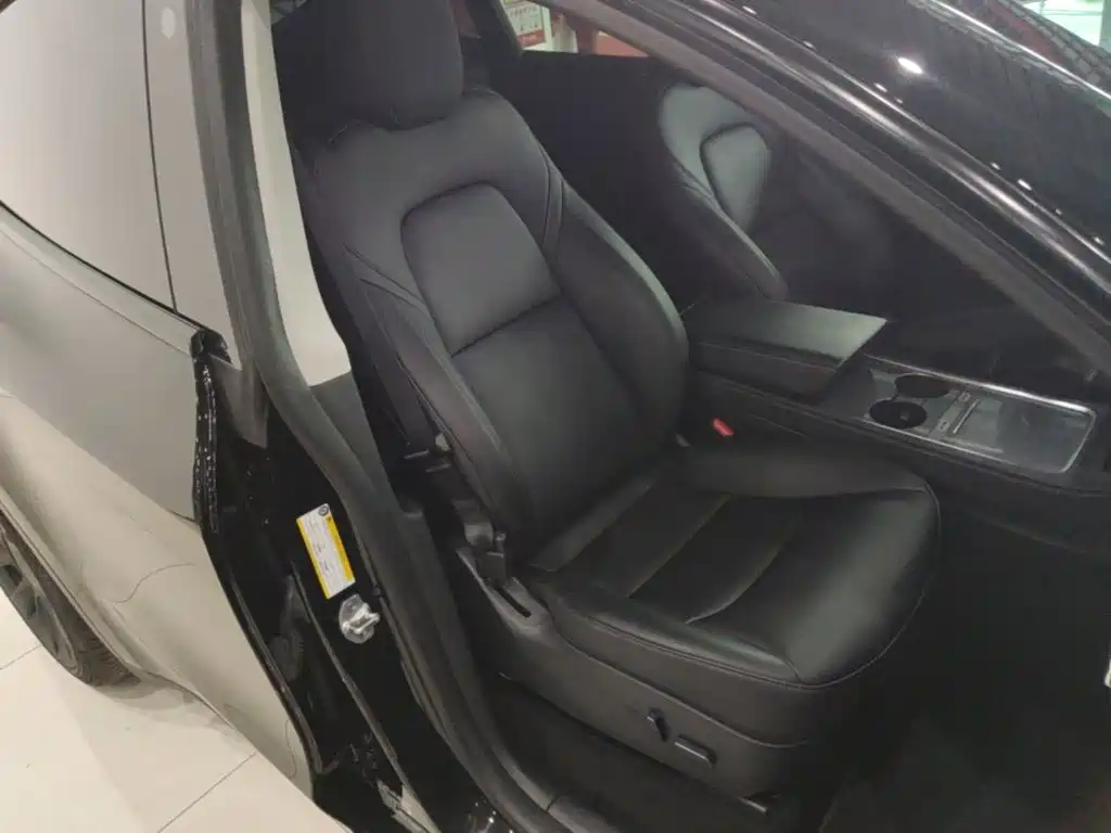 Tesla Model Y — миниатюра 25