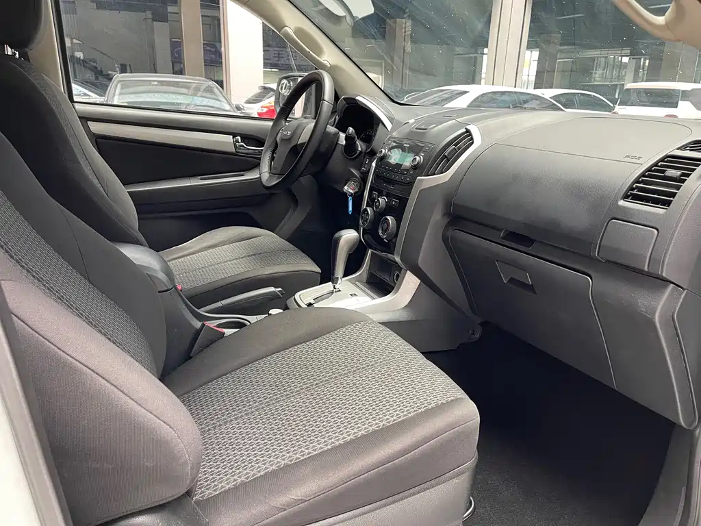 Isuzu MU-X — миниатюра 6