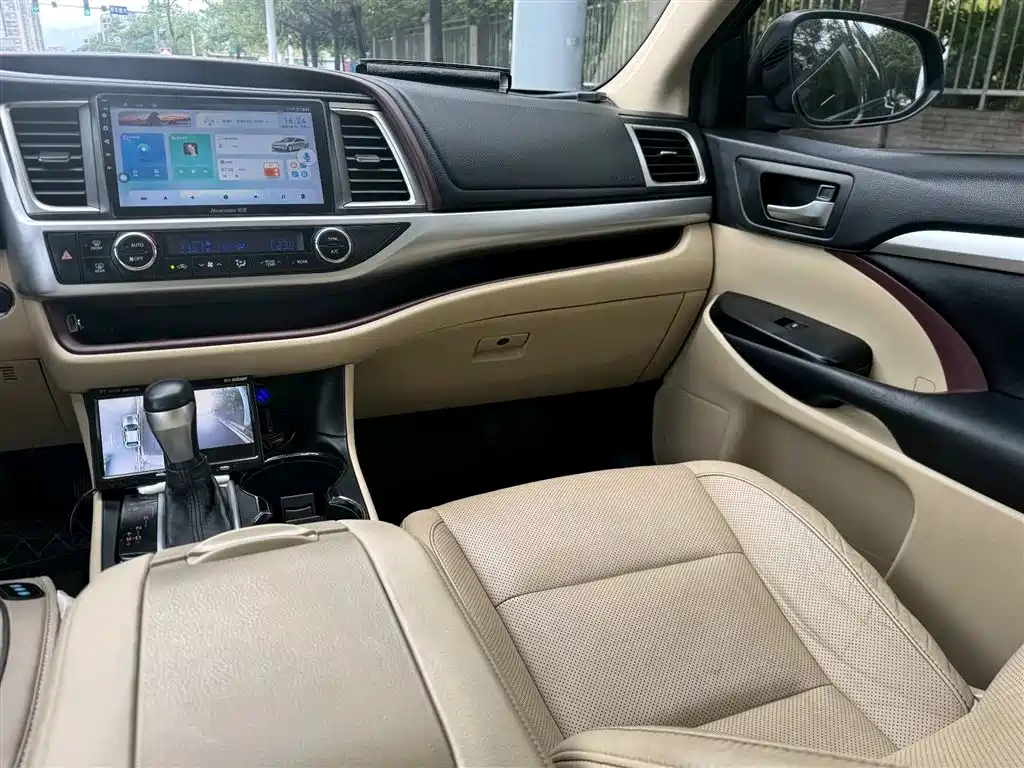 Toyota Highlander 2015 2.0T Luxury 7 мест