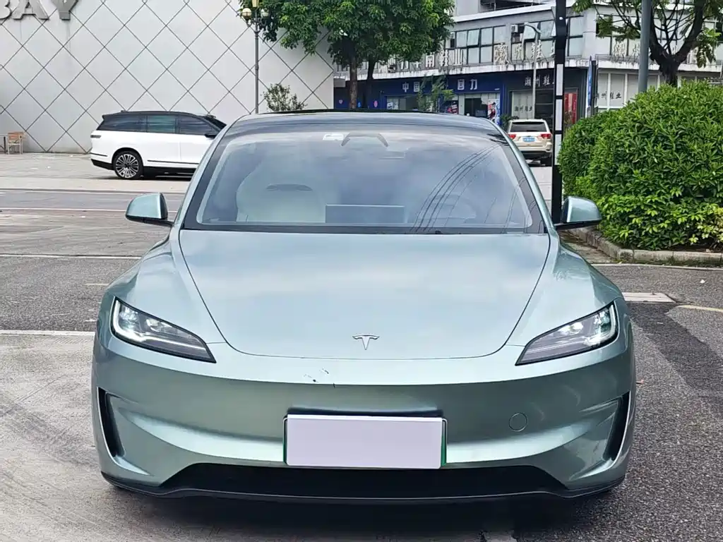 Tesla Model 3 — миниатюра 2
