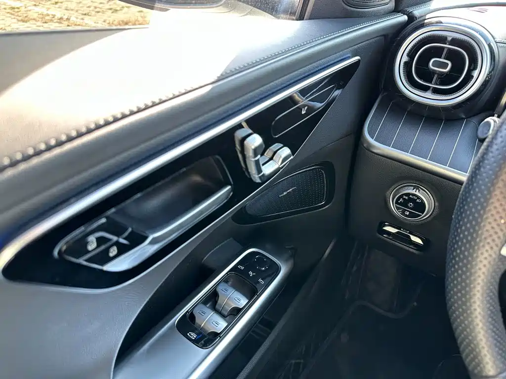 Mercedes-Benz C-Class — миниатюра 21