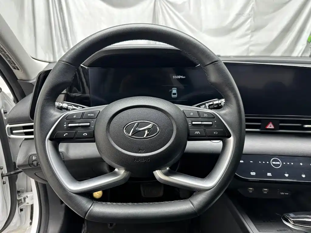 Hyundai Elantra — миниатюра 7