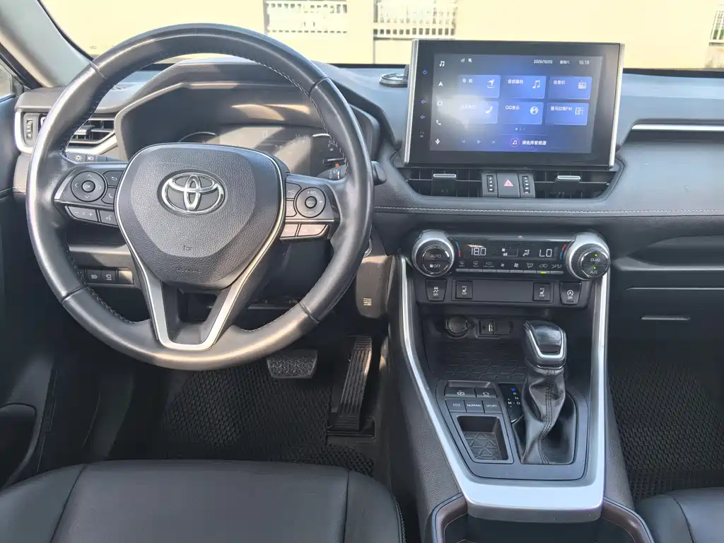 Toyota RAV4 — миниатюра 9