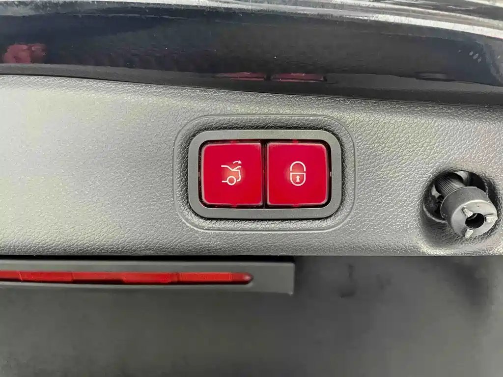 Mercedes-Benz E-Class — миниатюра 16